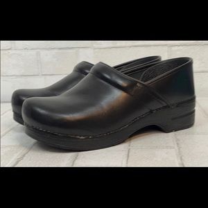 Dansko wide ortho support shoes